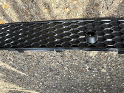 OEM AUDI Q5 8R REAR BUMPER CENTER LOWER GRILLE 8R0807823G 2014 8R0-807-823-G