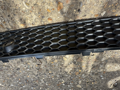 OEM AUDI Q5 8R REAR BUMPER CENTER LOWER GRILLE 8R0807823G 2014 8R0-807-823-G