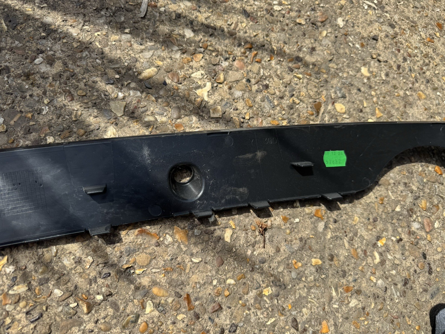 OEM AUDI Q5 8R REAR BUMPER CENTER LOWER GRILLE 8R0807823G 2014 8R0-807-823-G