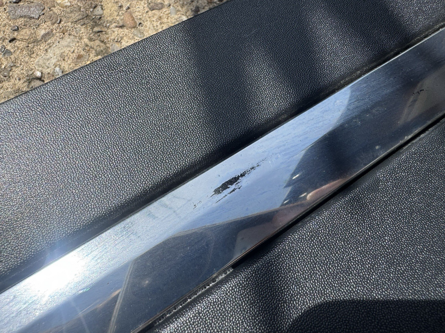 GENUINE MERCEDES GLA H247 FRONT RIGHT DOOR MOULDING 2019-ON A2477271501