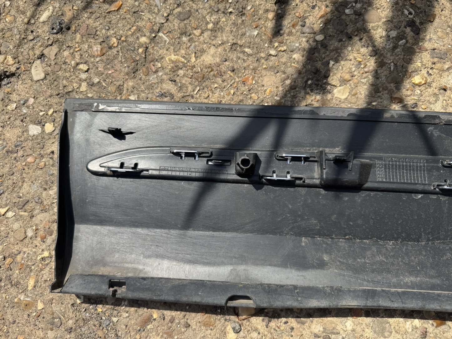 GENUINE MERCEDES GLA H247 FRONT RIGHT DOOR MOULDING 2019-ON A2477271501