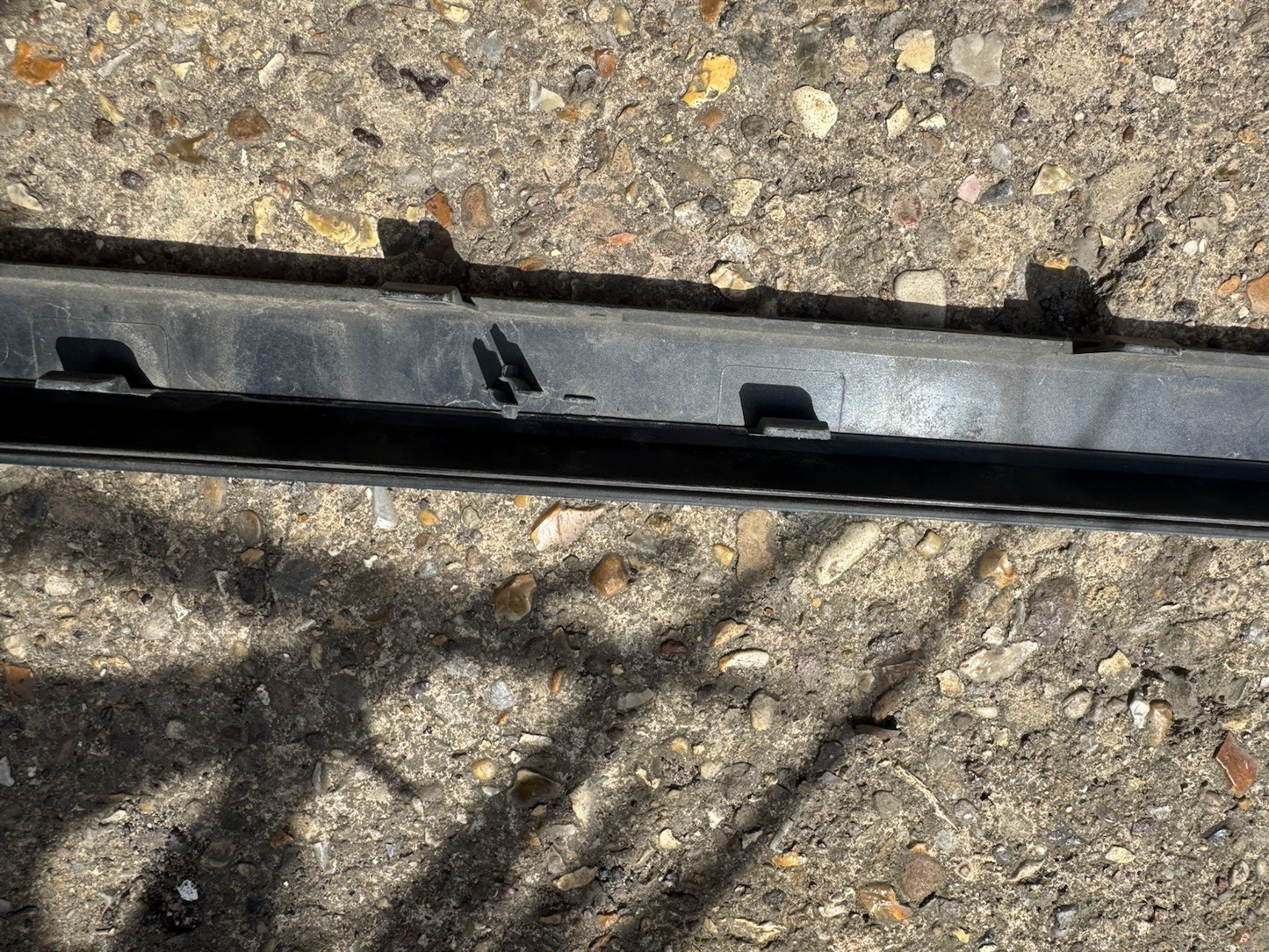 Land Rover EK52-239-29-A Vogue Left Door Strip 1pc
