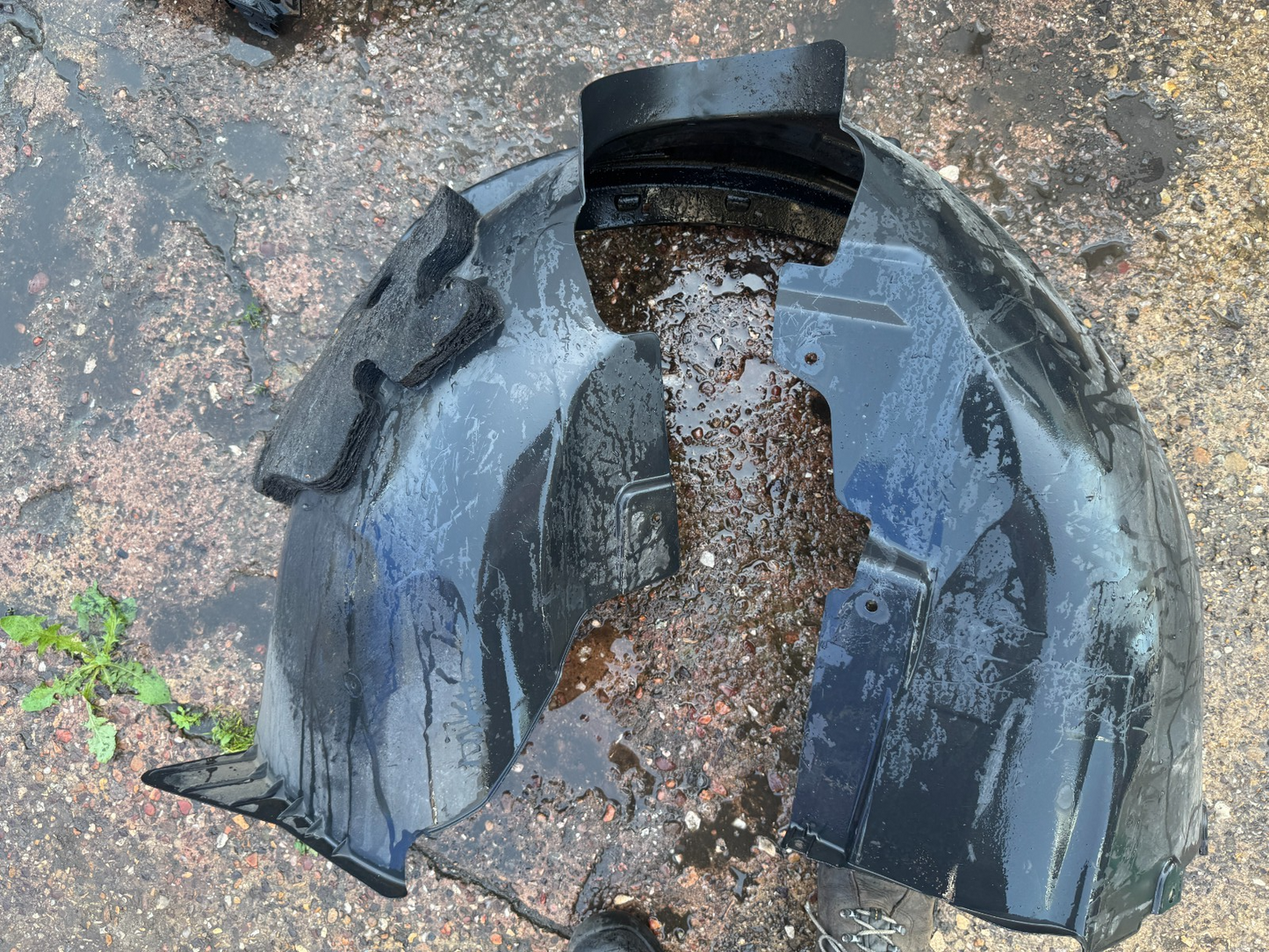 2017-2025 Volvo XC40 MK1 Front Left Inner Splash Guard 32241406