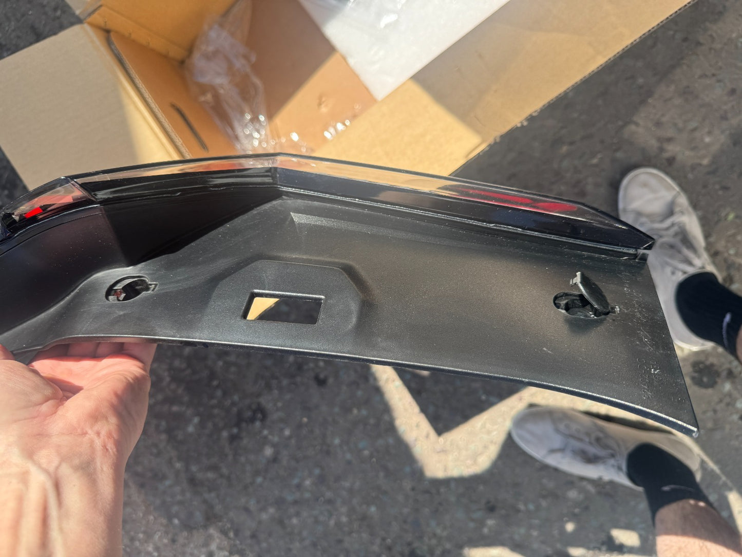 GENUINE OEM Hyundai Kia Rear LED Tail Light Lamp RH 92402DO000 EV9