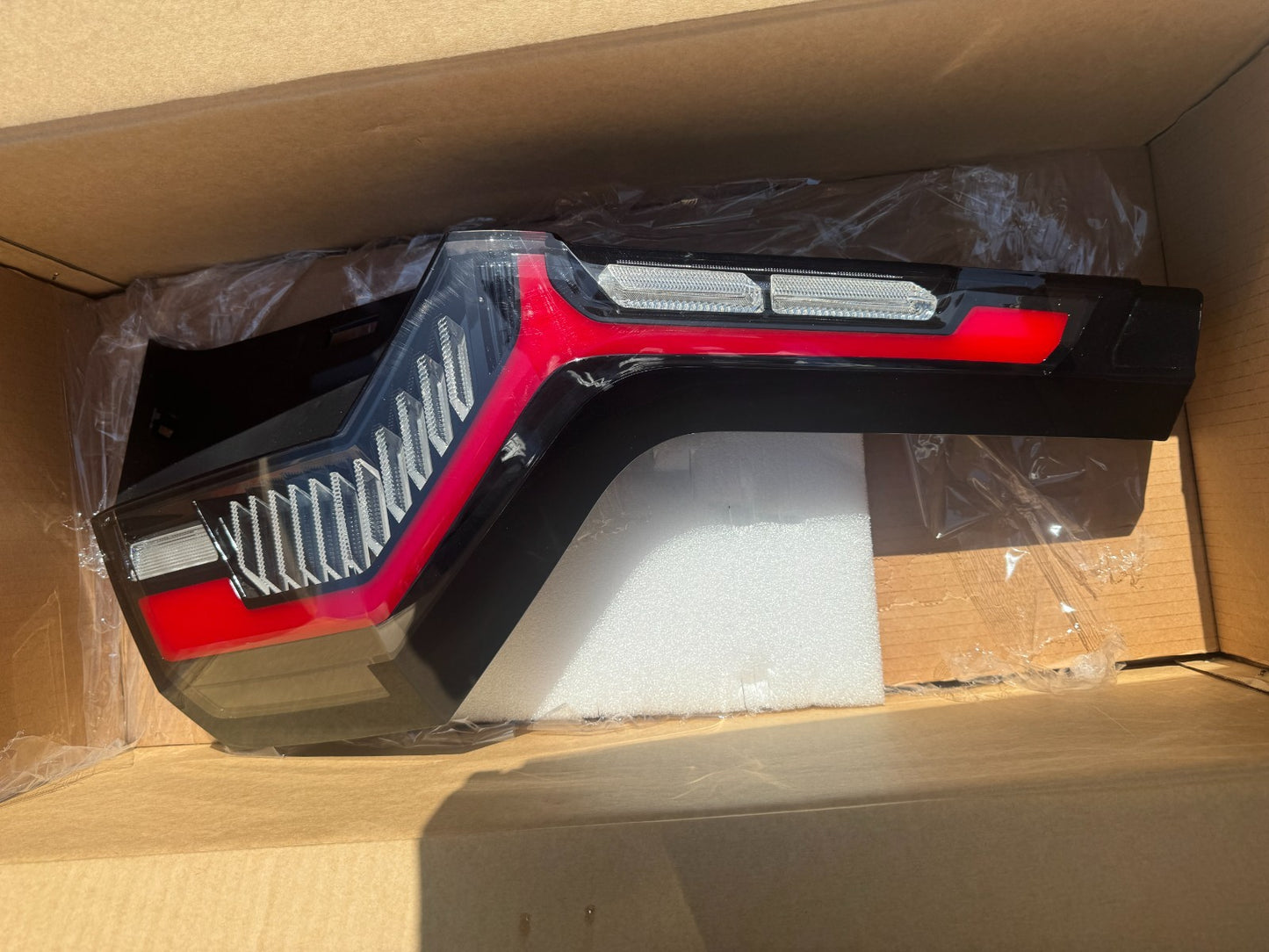 GENUINE OEM Hyundai Kia Rear LED Tail Light Lamp RH 92402DO000 EV9