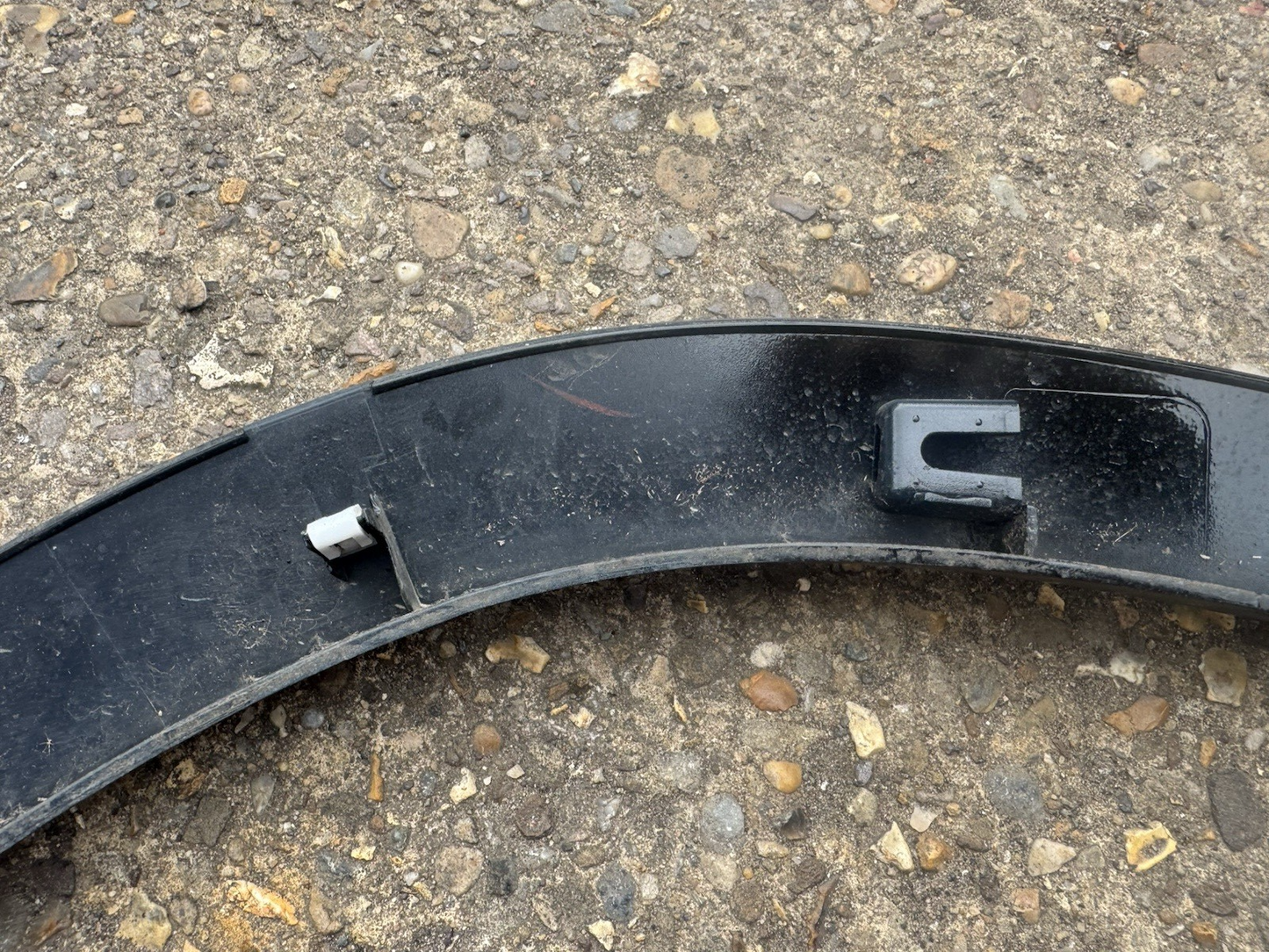 LAND ROVER DEFENDER L663 REAR left WHEEL ARCH TRIM 2020-ON L8B2-290E23BB