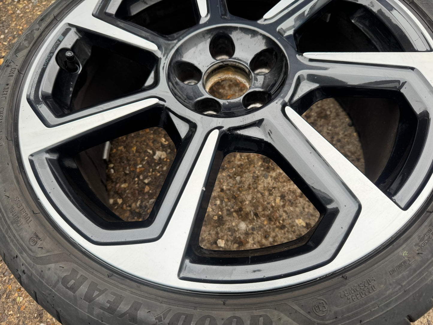 AUDI A1 S LINE 2018 - 2026 GENUINE 18" DIAMOND CUT ALLOY 7.5J 46ET 82A601025AB