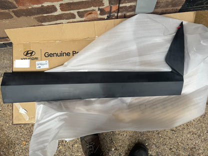 HYUNDAI KONA SX2 Front Right Door Molding 87722BE010 NEW GENUINE
