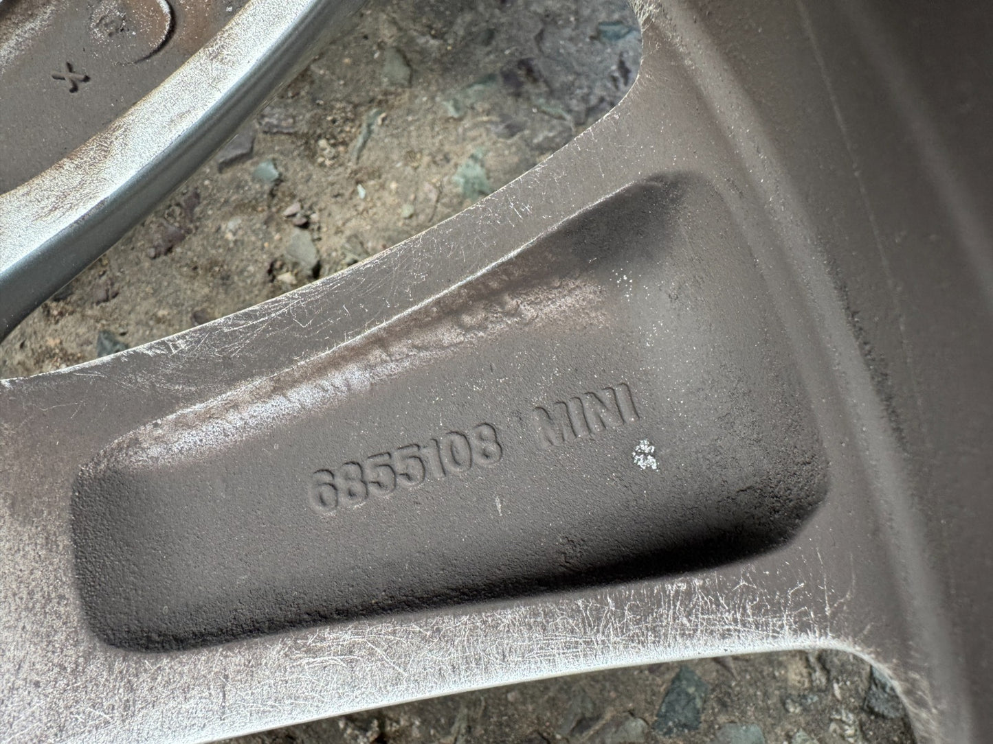 MINI COOPER F55 MK4 ALLOY WHEEL SCRATCHED 7J ET:54 6855108