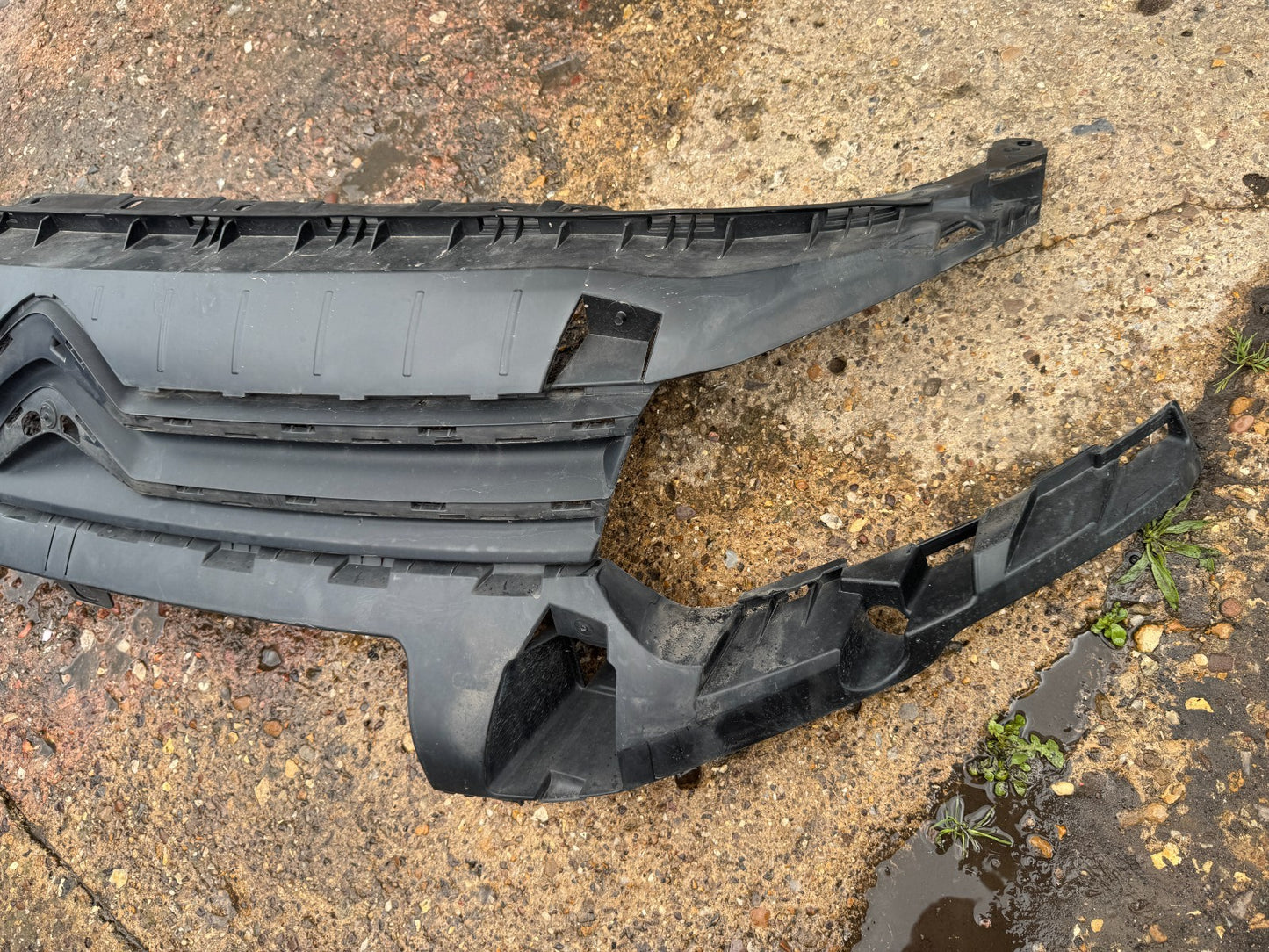 GENUINE CITROEN BERLINGO 2018   FRONT GRILLE 9816779080 NO FAKES