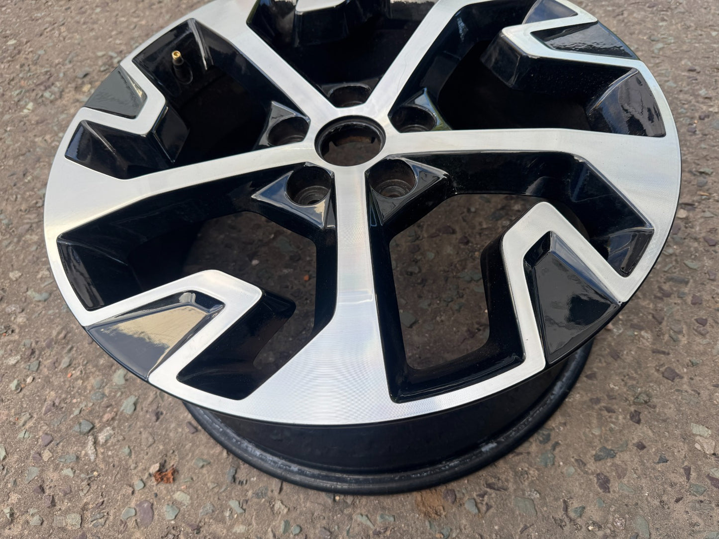 Kia Sportage 18” Alloy Wheel ET51 7.5J 2021 - 2026 Part No 52910-R2220