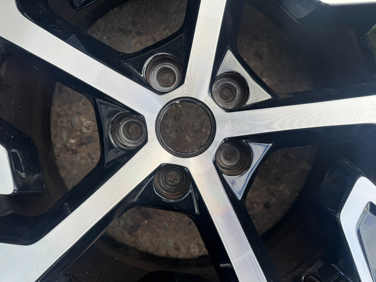 Kia Sportage 18” Alloy Wheel ET51 7.5J 2021 - 2026 Part No 52910-R2220