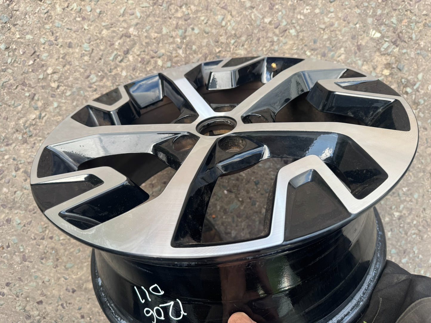 Kia Sportage 18” Alloy Wheel ET51 7.5J 2021 - 2026 Part No 52910-R2220