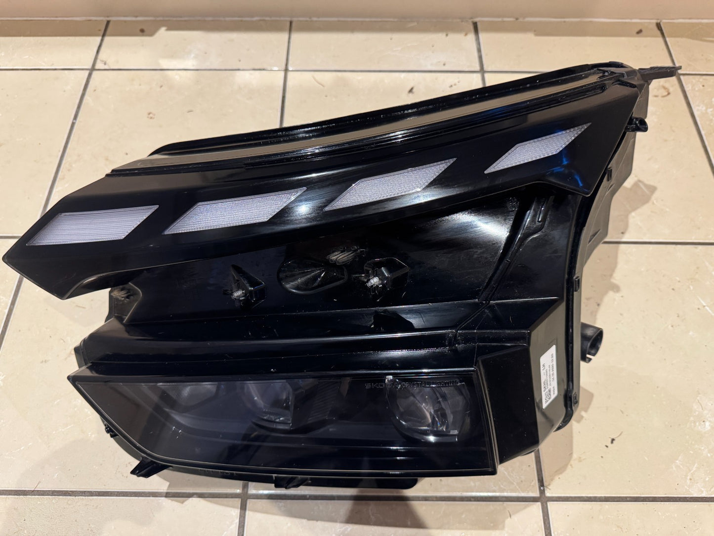 2025 SKODA Enyaq LEFT LED FRONT HEADLIGHT 2024 2025 GENUINE 5LB941035A