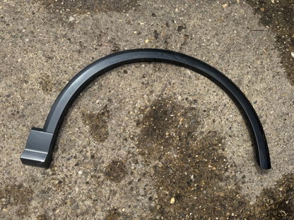 AUDI Q2 GA FRONT RIGHT WING MOLDING 81A853718A