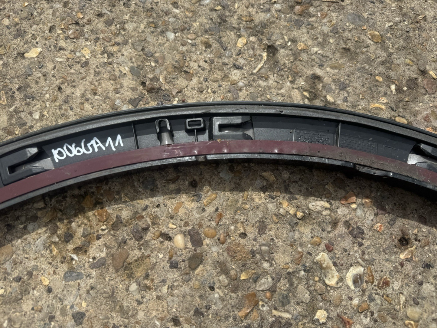 AUDI Q2 GA FRONT RIGHT WING MOLDING 81A853718A