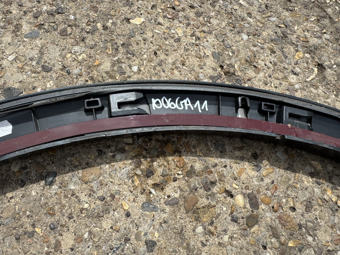 AUDI Q2 GA FRONT RIGHT WING MOLDING 81A853718A