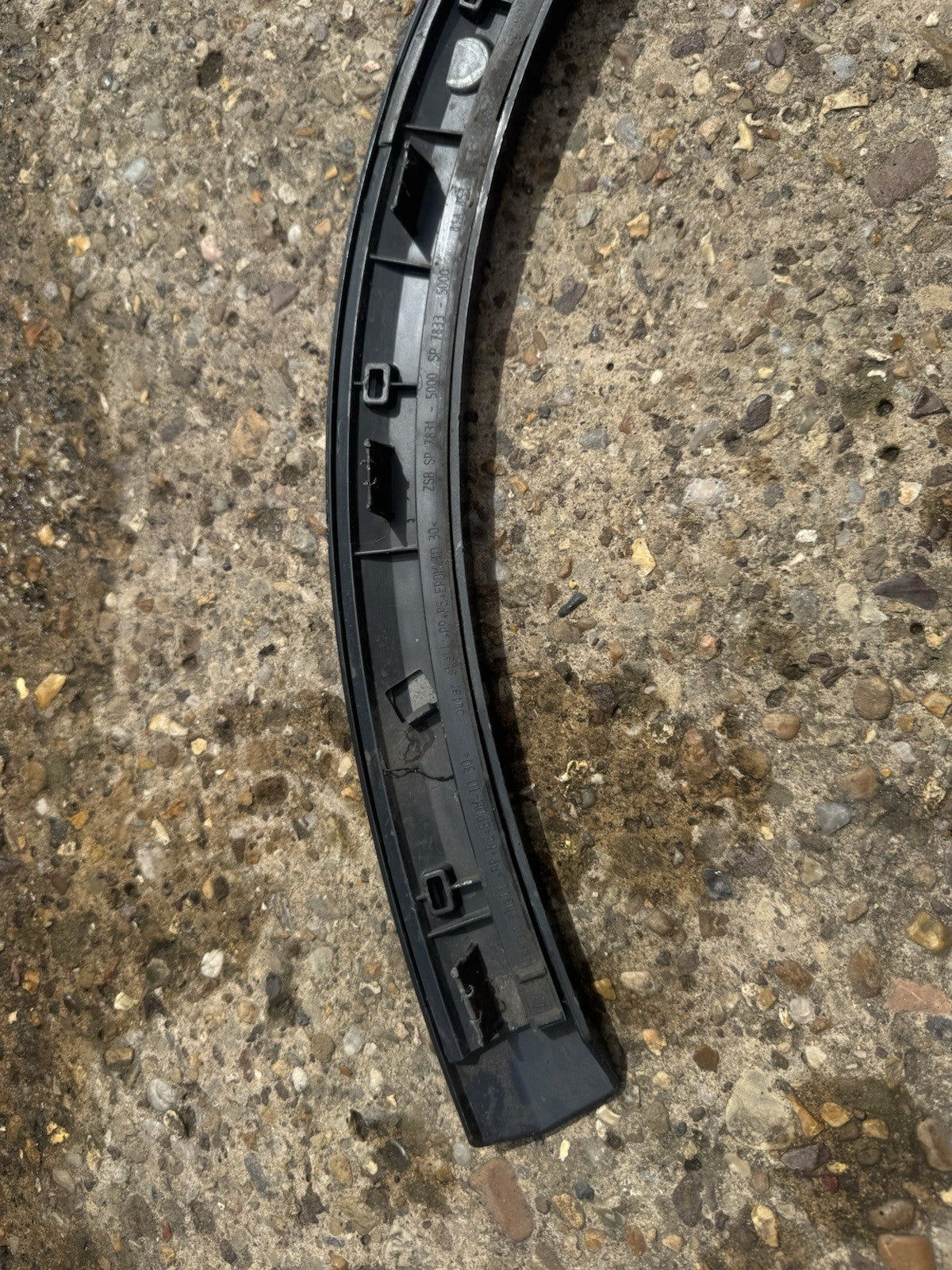 AUDI Q2 GA FRONT RIGHT WING MOLDING 81A853718A