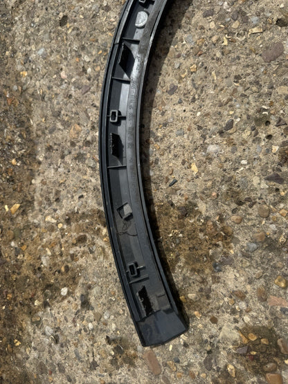 AUDI Q2 GA FRONT RIGHT WING MOLDING 81A853718A
