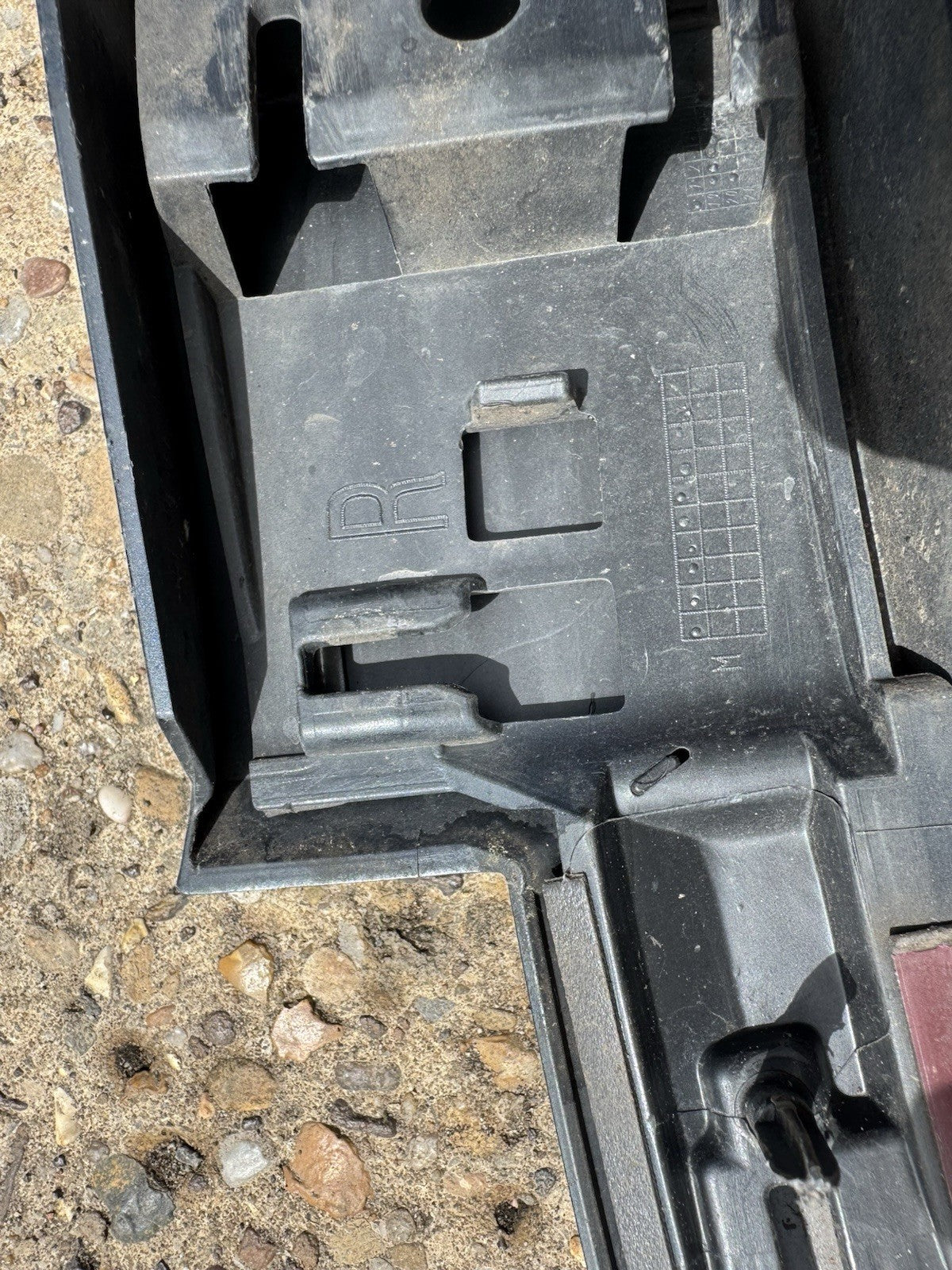 AUDI Q2 GA FRONT RIGHT WING MOLDING 81A853718A
