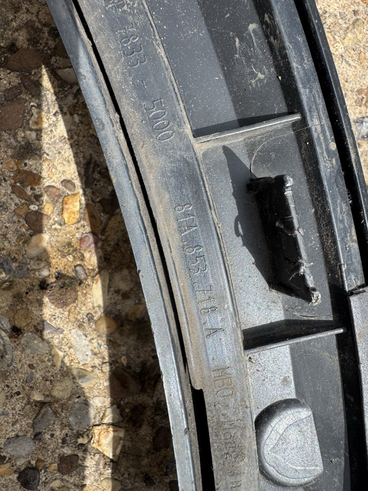 AUDI Q2 GA FRONT RIGHT WING MOLDING 81A853718A