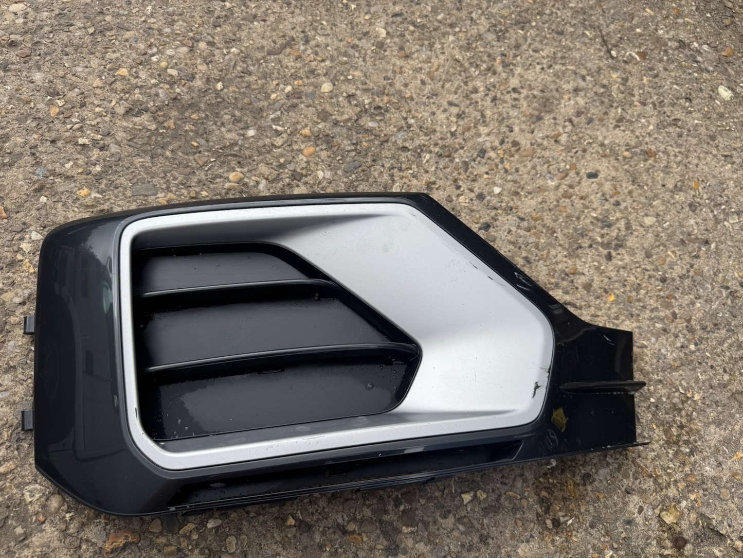 AUDI Q2 GA FRONT RIGHT BUMPER GRILLE COVER END CAP 81A8071529B ORIGINAL