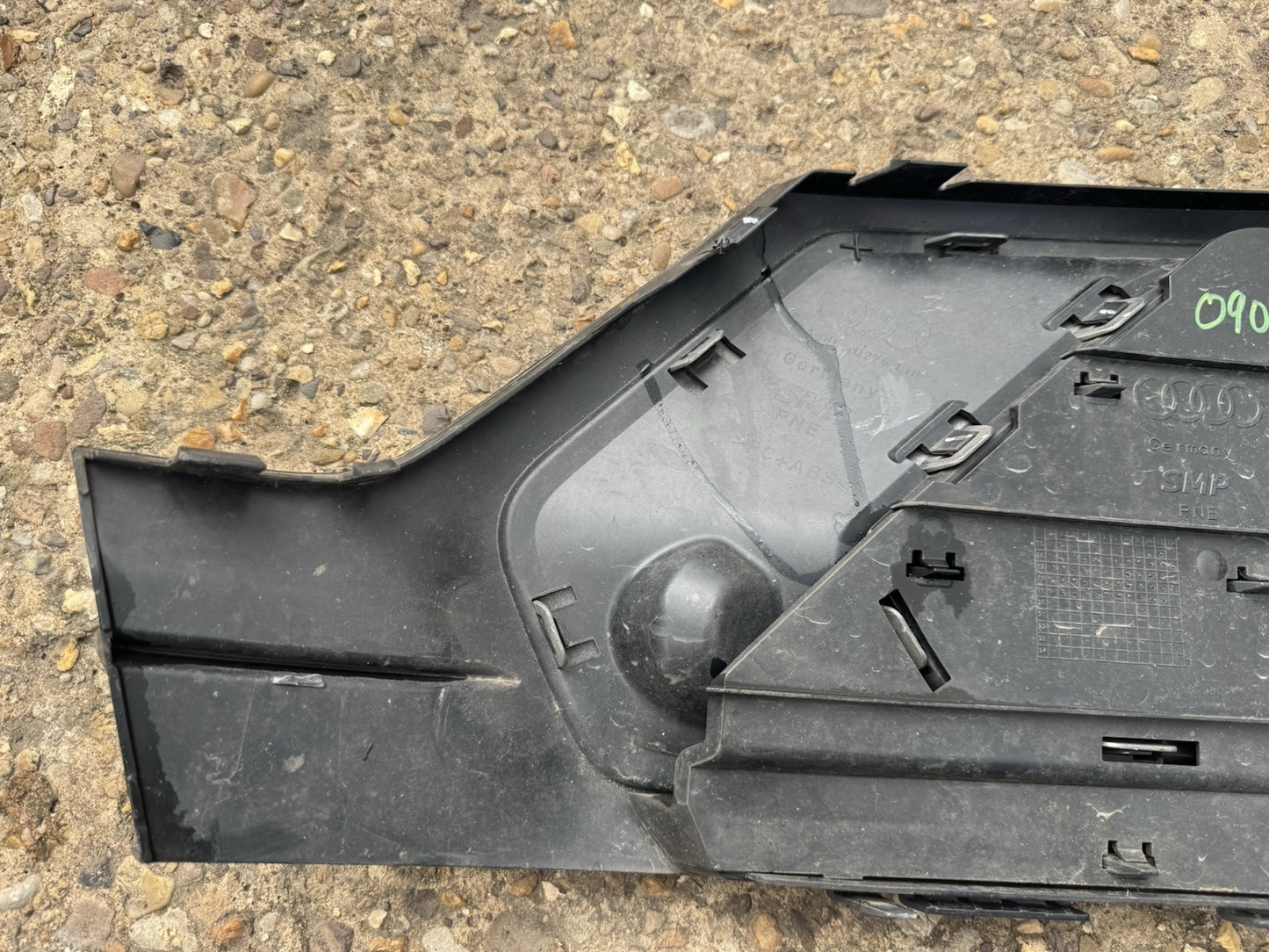 AUDI Q2 GA FRONT RIGHT BUMPER GRILLE COVER END CAP 81A8071529B ORIGINAL