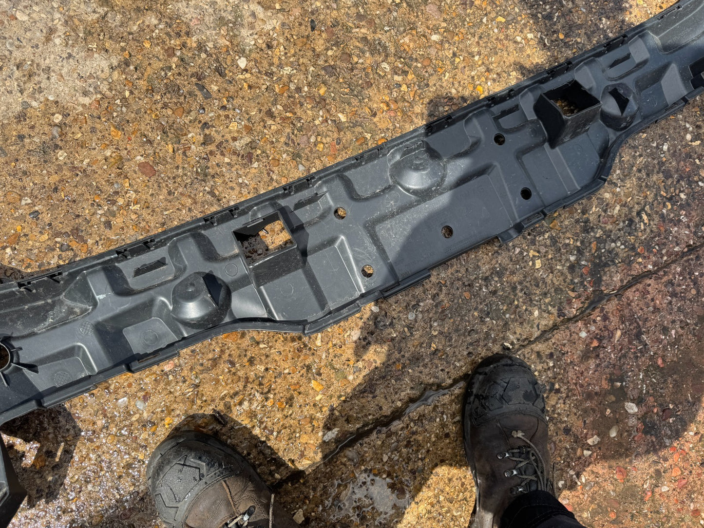 Cupra Terramar 2024-on rear bumper mounting bracket carrier, genuine, 578807331