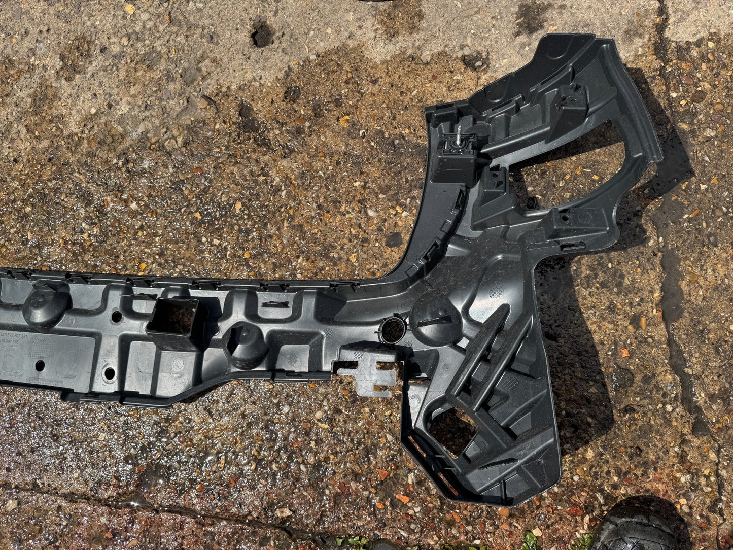 Cupra Terramar 2024-on rear bumper mounting bracket carrier, genuine, 578807331