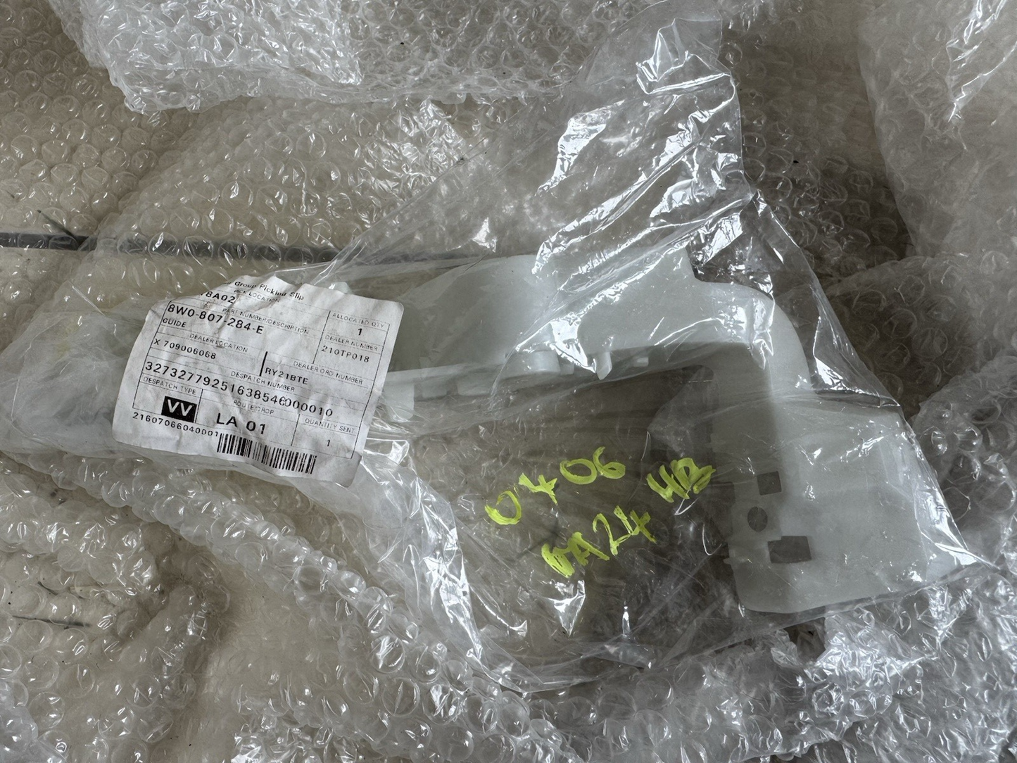 AUDI A4 20-23 OFFSIDE BUMPER GUIDE BRACKET NEW GENUINE 8W0 807 284 E