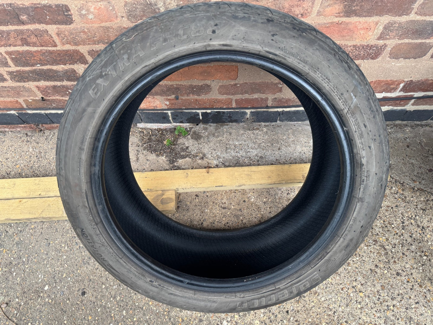 255 45 20 Saferich FRC88 tyre 2022 6mm no repairs (asda tyre)