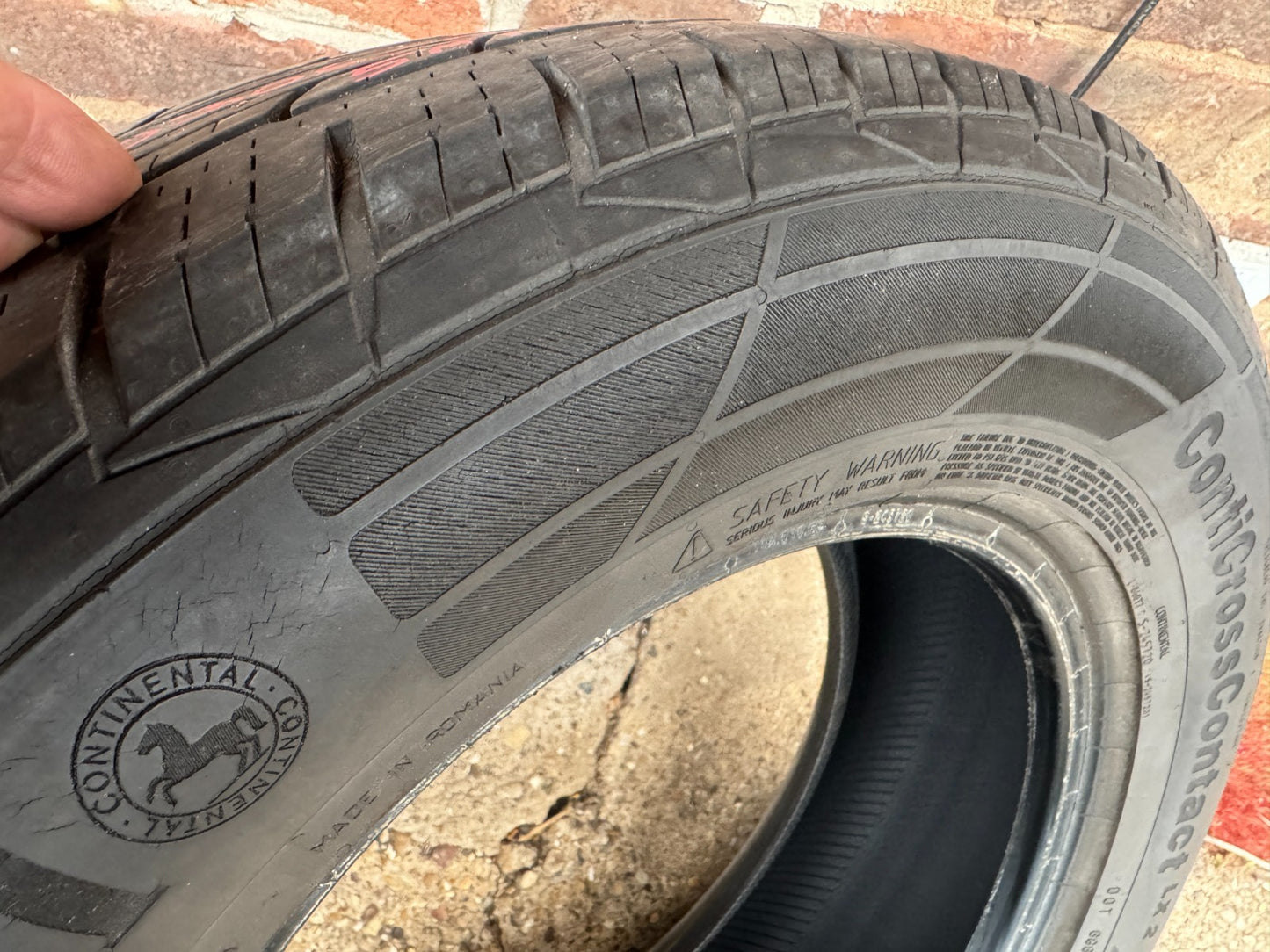 215/65R16 Continental Cross Contact LX2 215 65 16 98H Car Tyre C-Rated Wet