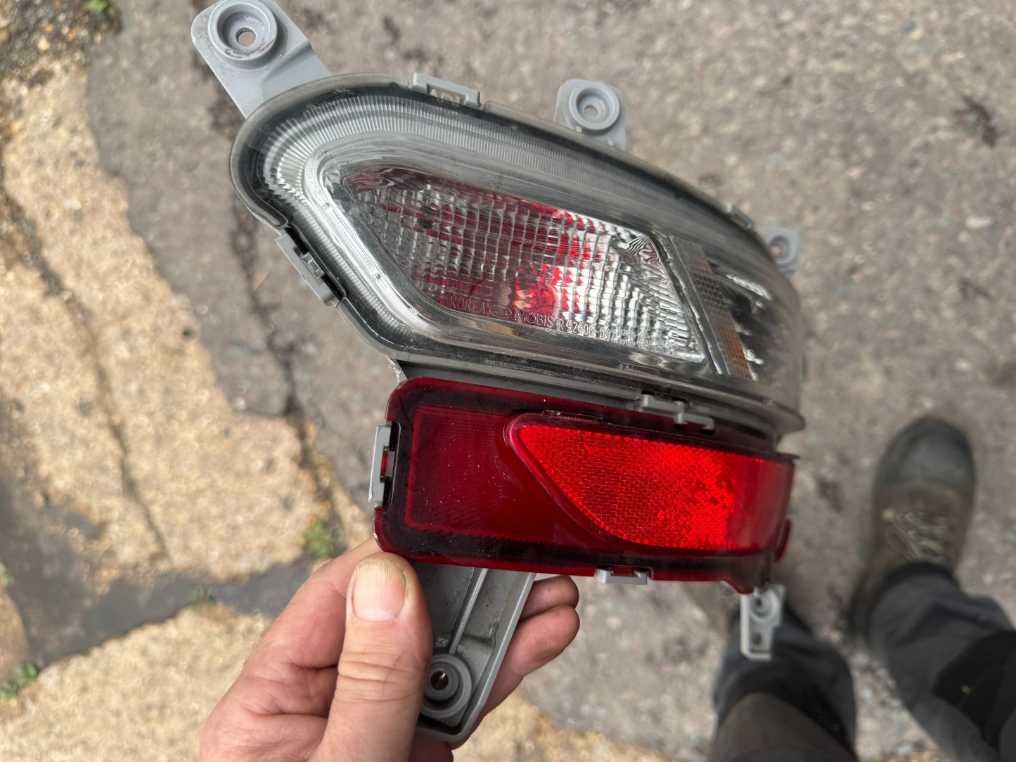 Genuine Kia Sportage QL 2016-2019 Rear Bumper Light Reflector RH 92406-D9700 OEM