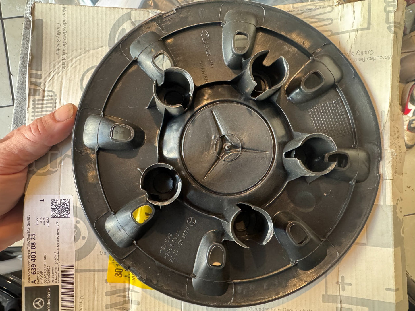 Brand New Genuine Mercedes-Benz Hub Cap A6394010825 OEM Original Vito W63