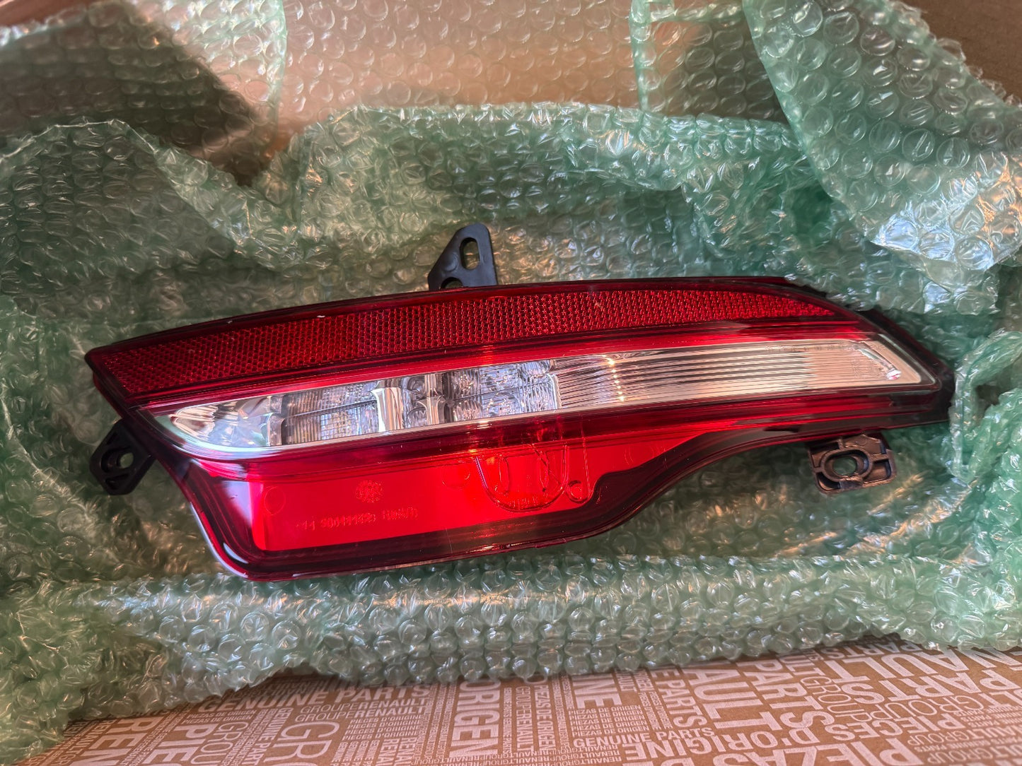 NEW GENUINE RENAULT KADJAR INNER TAIL LIGHT LED RIGHT (UK DRIVERS) 265807631R