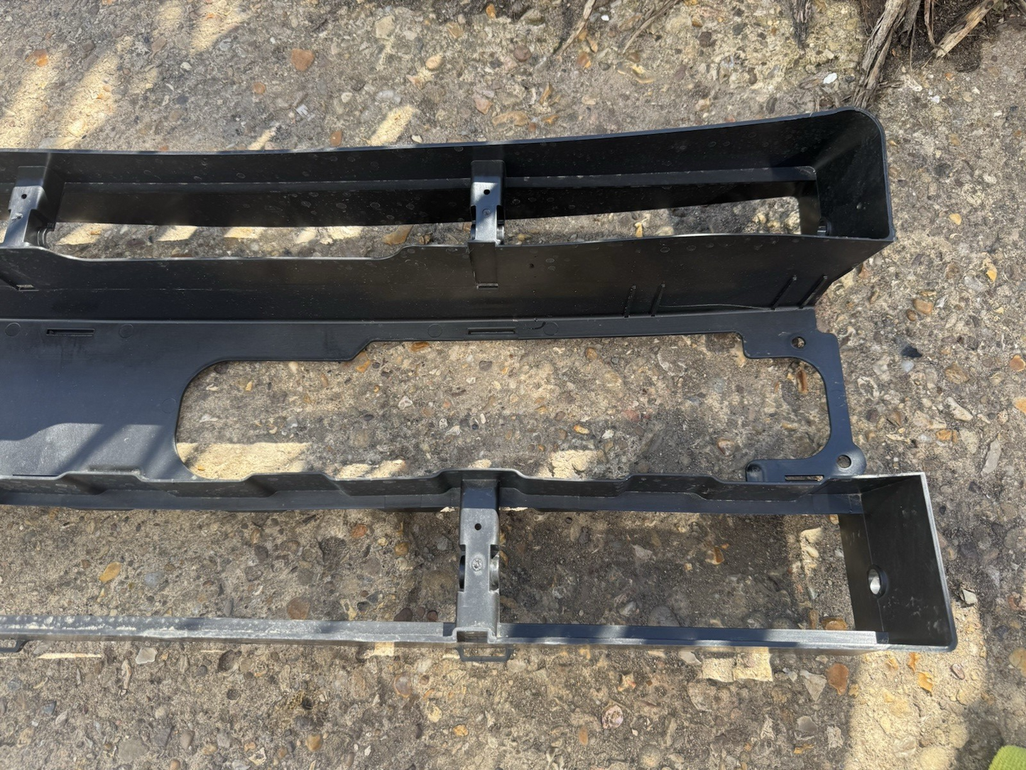 DAMAGED!! 16-20 Discovery 5 L462 Radiator Guard HPLA001A04AE