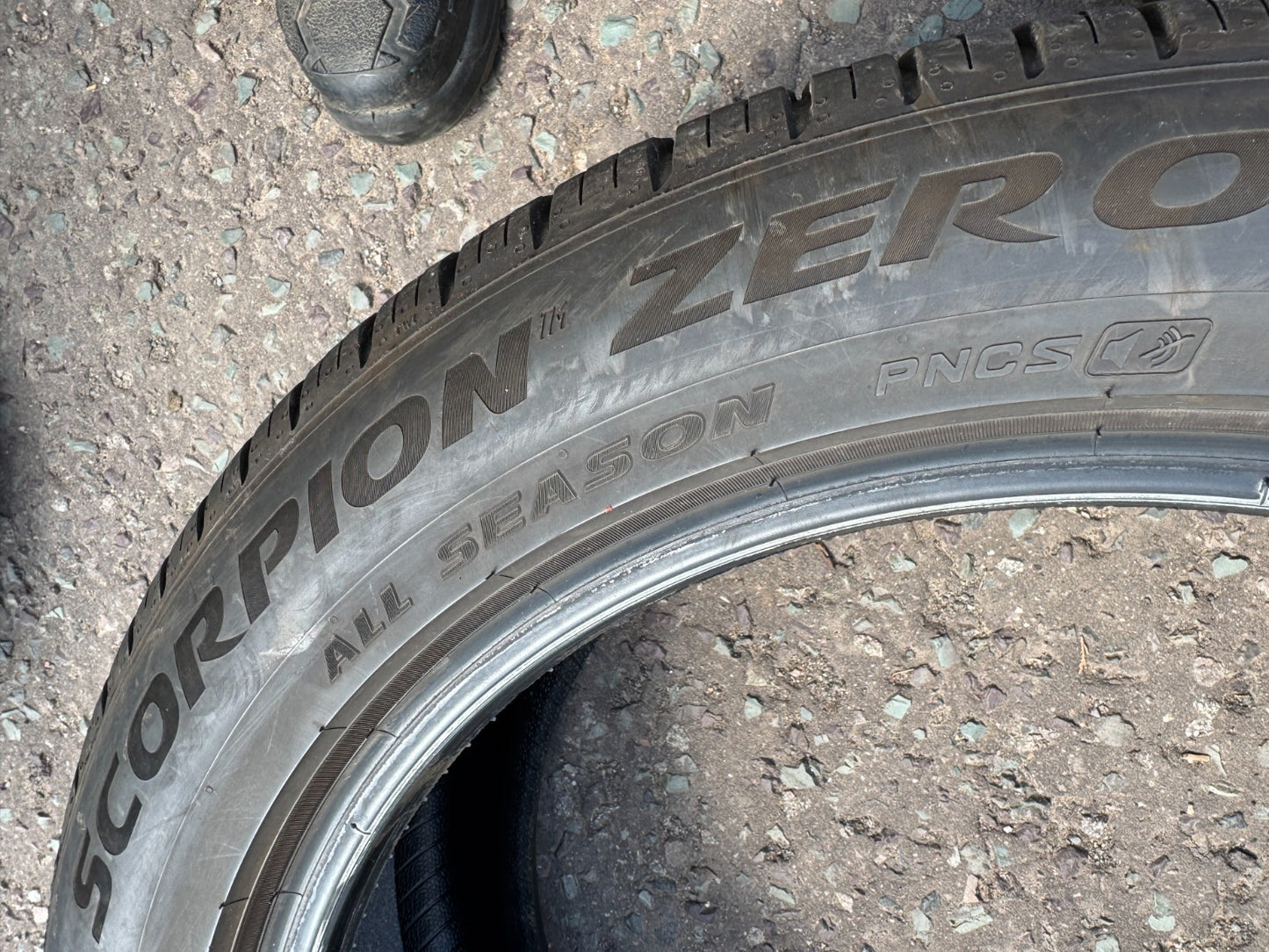 235 50 20 PIRELLI 104w Scorpion Zero Jlr Pncs  Dot 25 No Repairs Pncs 7mm