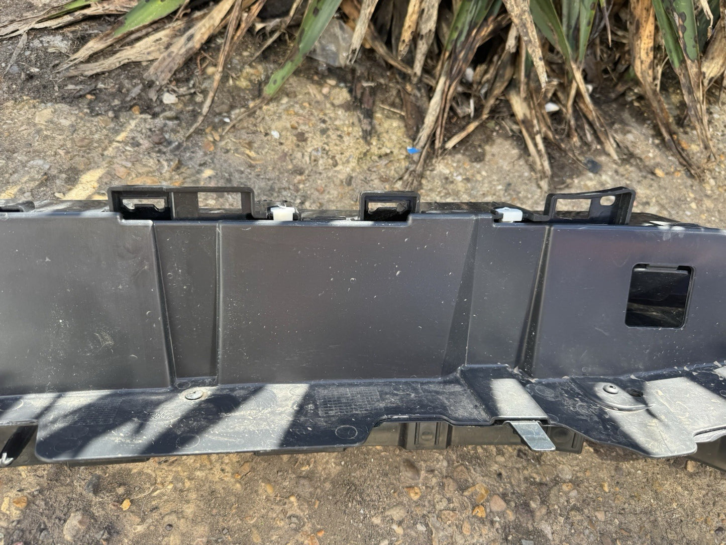 LAND ROVER DISCOVERY L462 FRONT BUMPER BRACKET GENUINE HY32-17A793-AB REF 16H24