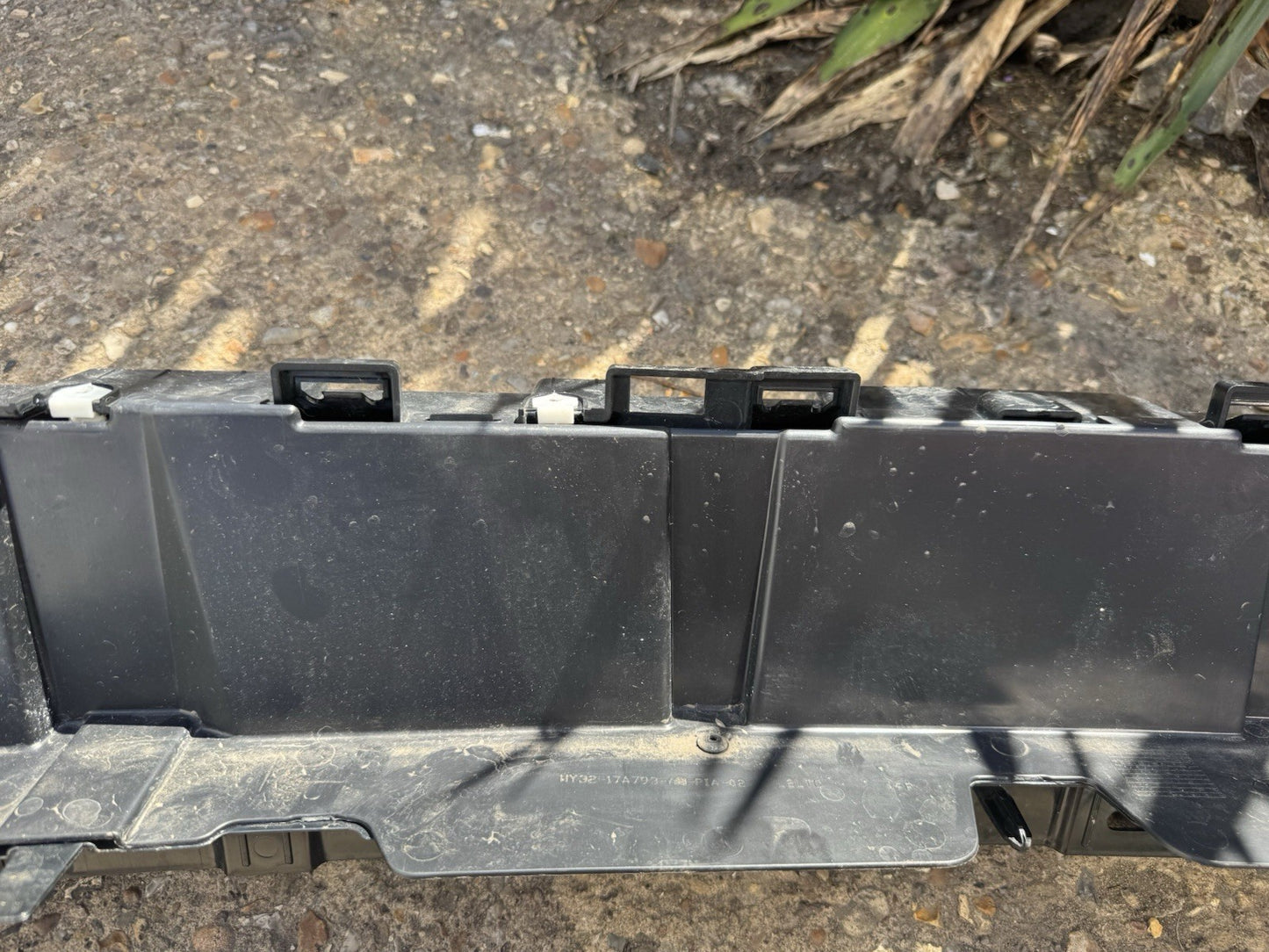 LAND ROVER DISCOVERY L462 FRONT BUMPER BRACKET GENUINE HY32-17A793-AB REF 16H24
