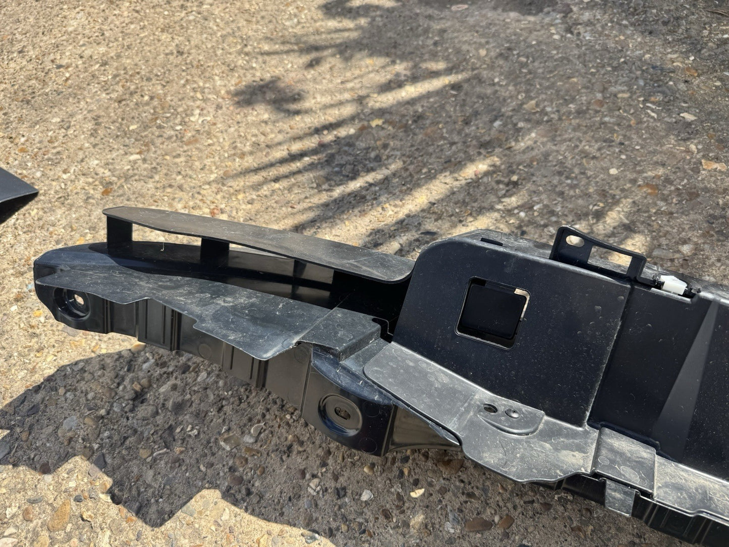 LAND ROVER DISCOVERY L462 FRONT BUMPER BRACKET GENUINE HY32-17A793-AB REF 16H24