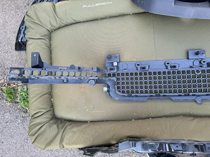 2023 Range Rover Front Centre Grille L663 L8B217K946