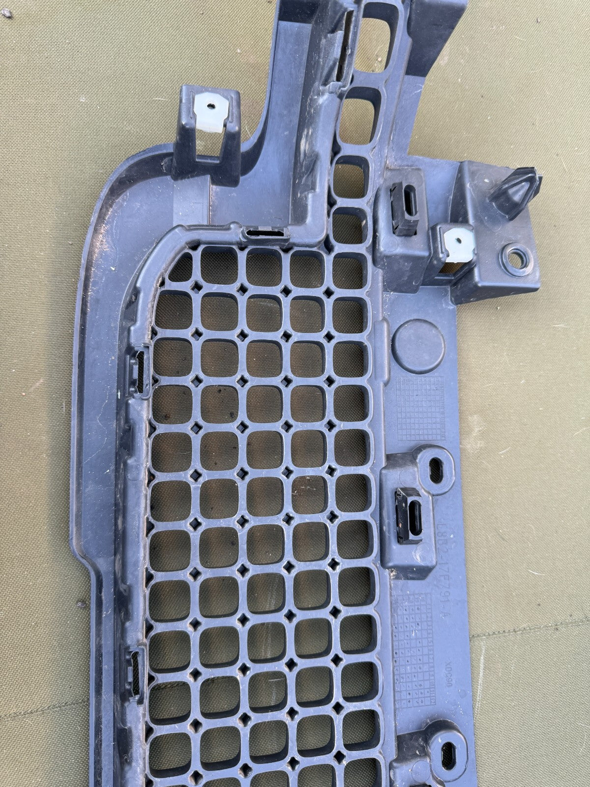 2023 Range Rover Front Centre Grille L663 L8B217K946