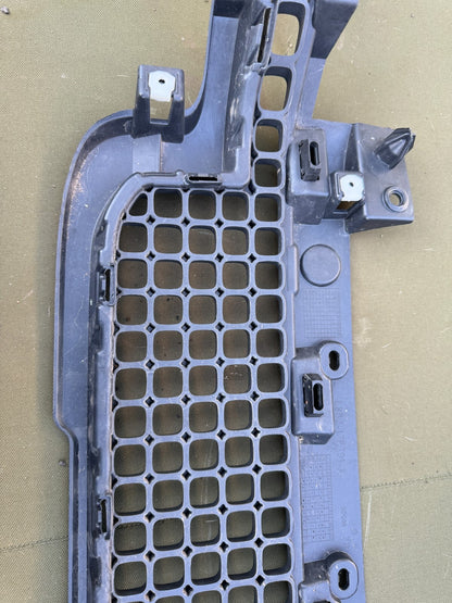 2023 Range Rover Front Centre Grille L663 L8B217K946