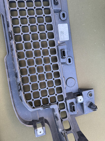 2023 Range Rover Front Centre Grille L663 L8B217K946