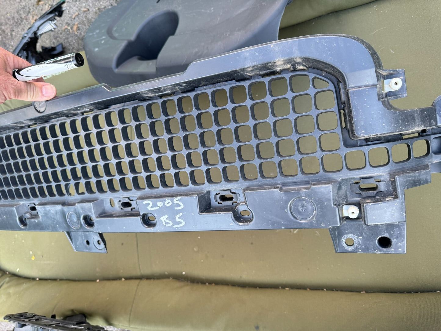 2023 Range Rover Front Centre Grille L663 L8B217K946