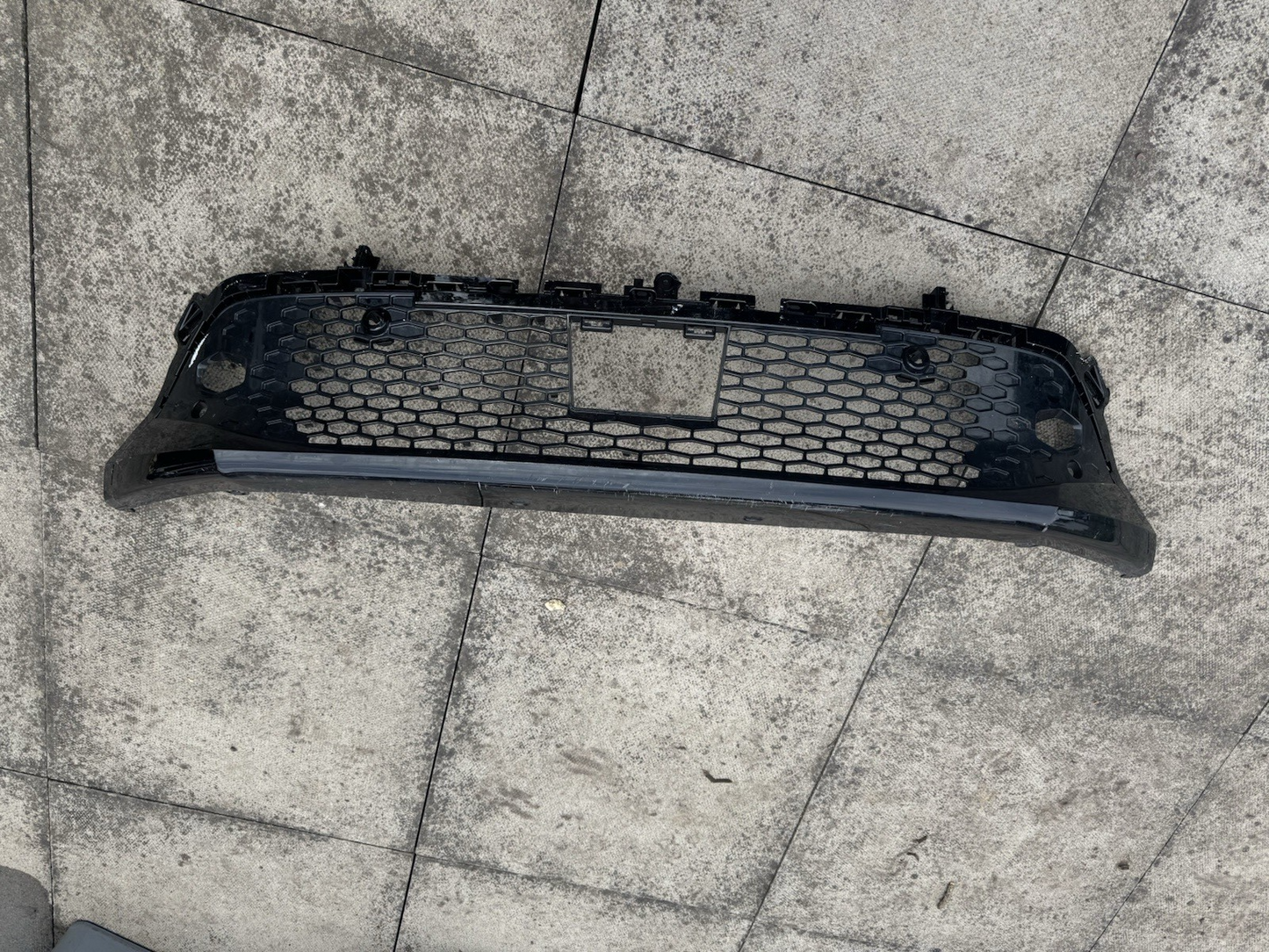 Genuine Vauxhall Corsa F 24-ON Gloss Black Front Lower Bumper Grille 9850370580