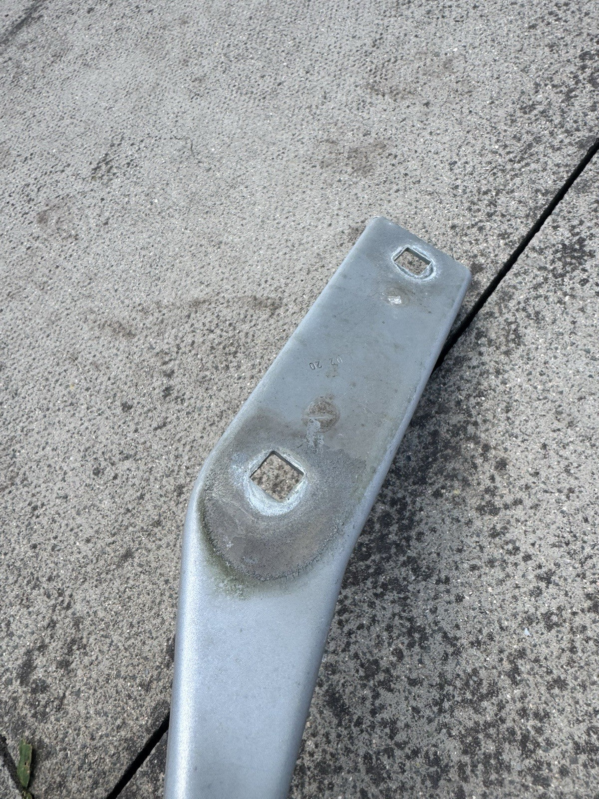 GENUINE AUDI Q2 81A FRONT RIGHT GREY BONNET HINGE 2016-2024 81A823302D