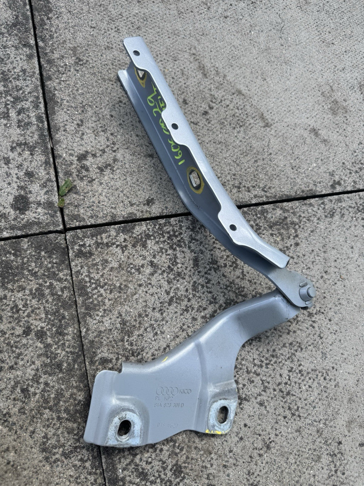 OEM AUDI Q2 GA FRONT LEFT BONNET HOOD HINGE 81A823301D ORIGINAL 81A-823-301-D