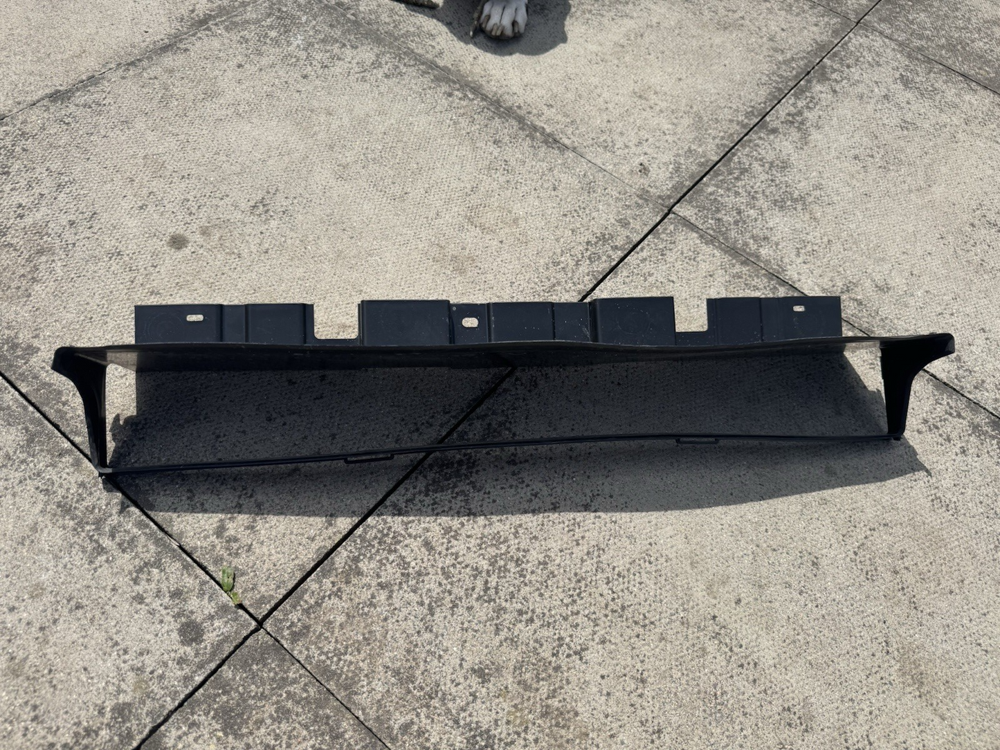 LAND ROVER L462 MK5 2017-ON RADIATOR AIR GUIDE PANEL TRIM HY32-8327-AD VS8909
