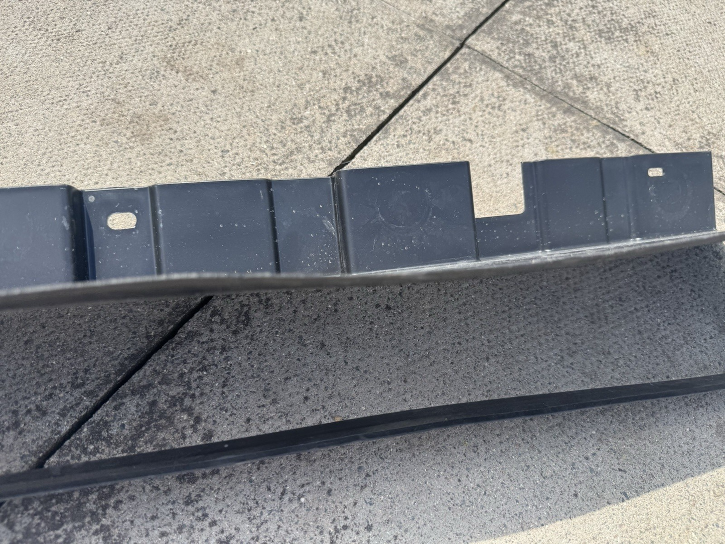 LAND ROVER L462 MK5 2017-ON RADIATOR AIR GUIDE PANEL TRIM HY32-8327-AD VS8909